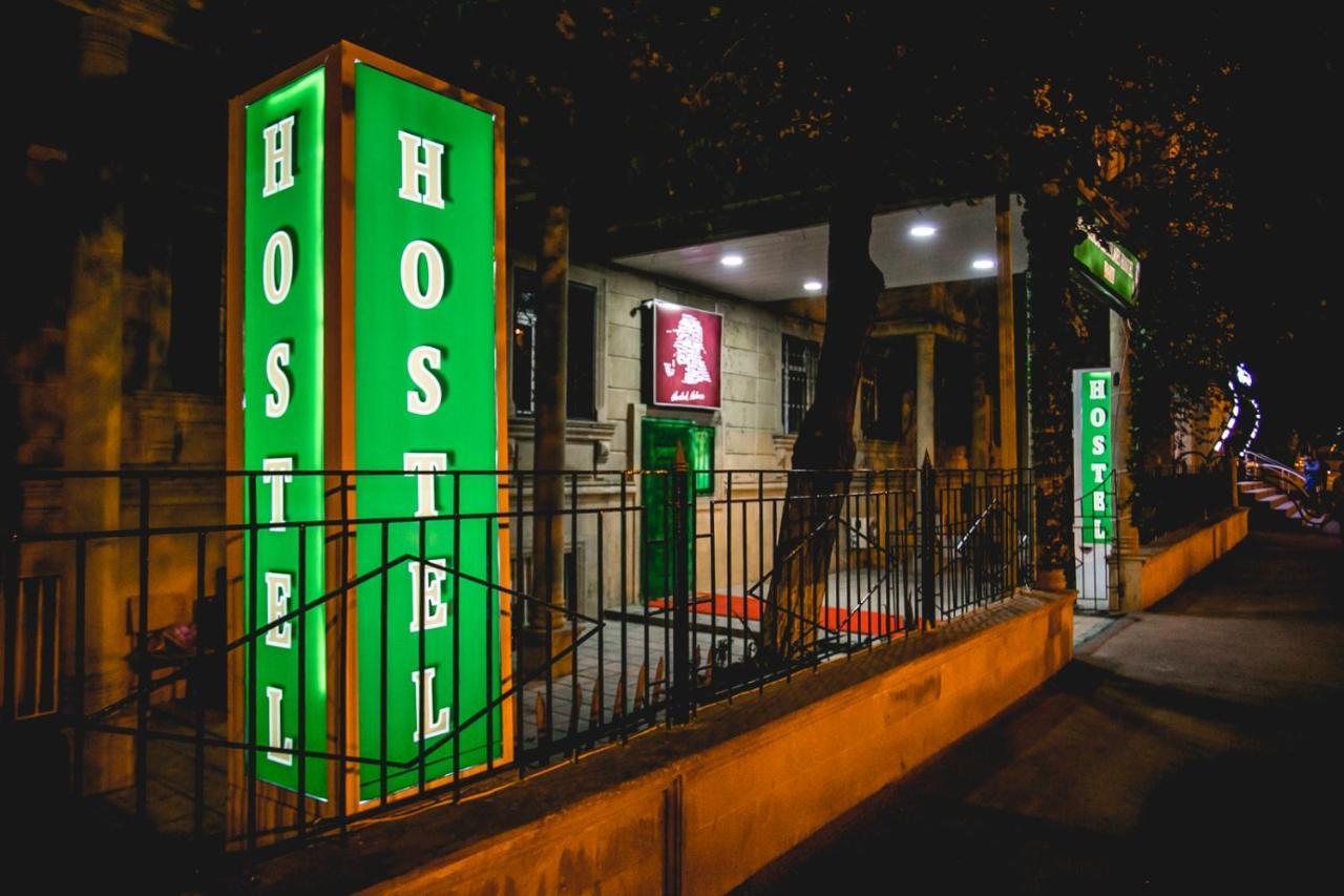 Sherlock Holmes Hostel バクー エクステリア 写真