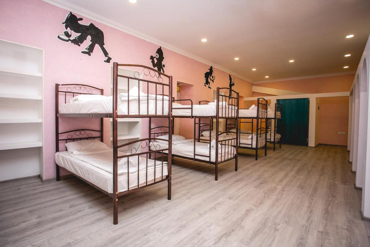 Sherlock Holmes Hostel バクー エクステリア 写真