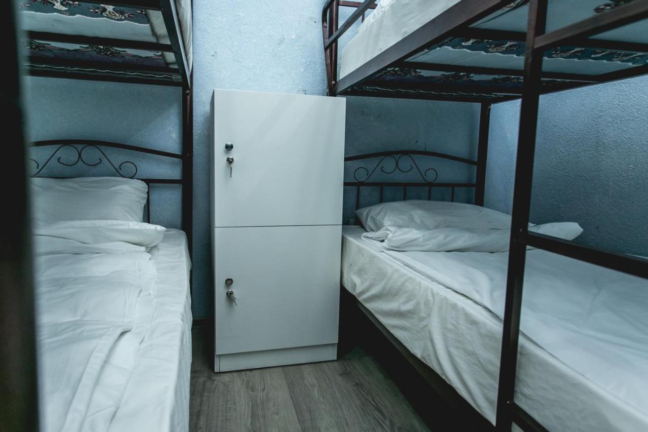 Sherlock Holmes Hostel バクー エクステリア 写真